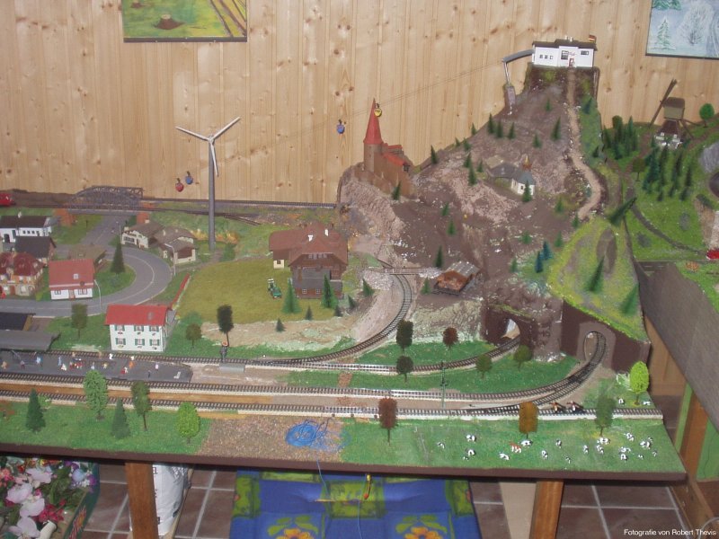 Alte Anlage. Berg mit Seilbahn
